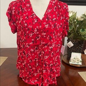 Liz Claiborne Red Floral V-Neck Short Sleeve Blouse